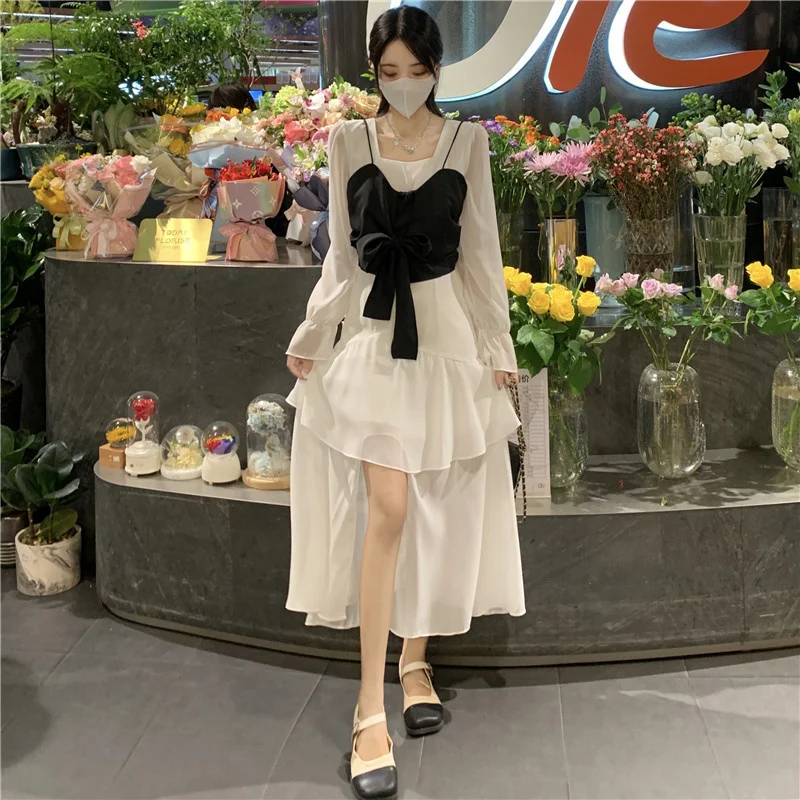 Маленькое черное платье А-силуэта с квадратным вырезом |