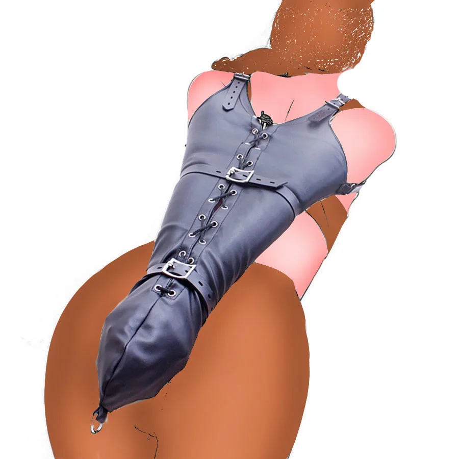 Аяқтарының арасынан қыздың трусисын көруге болады.