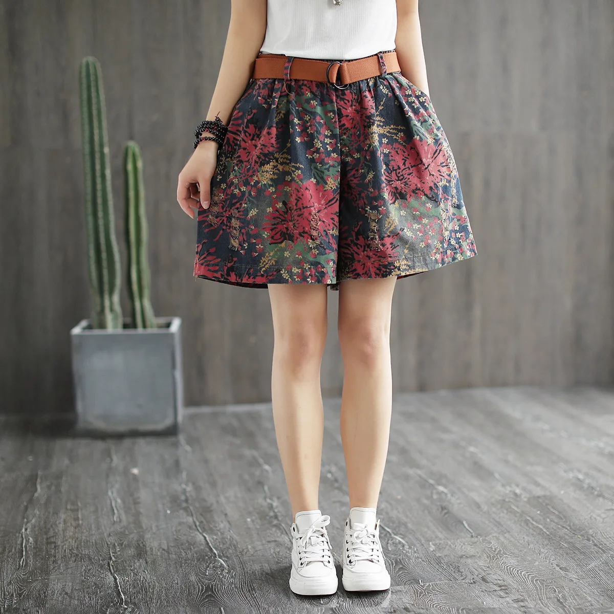 

Джинсовые шорты женские, с высокой талией, с цветочным принтом