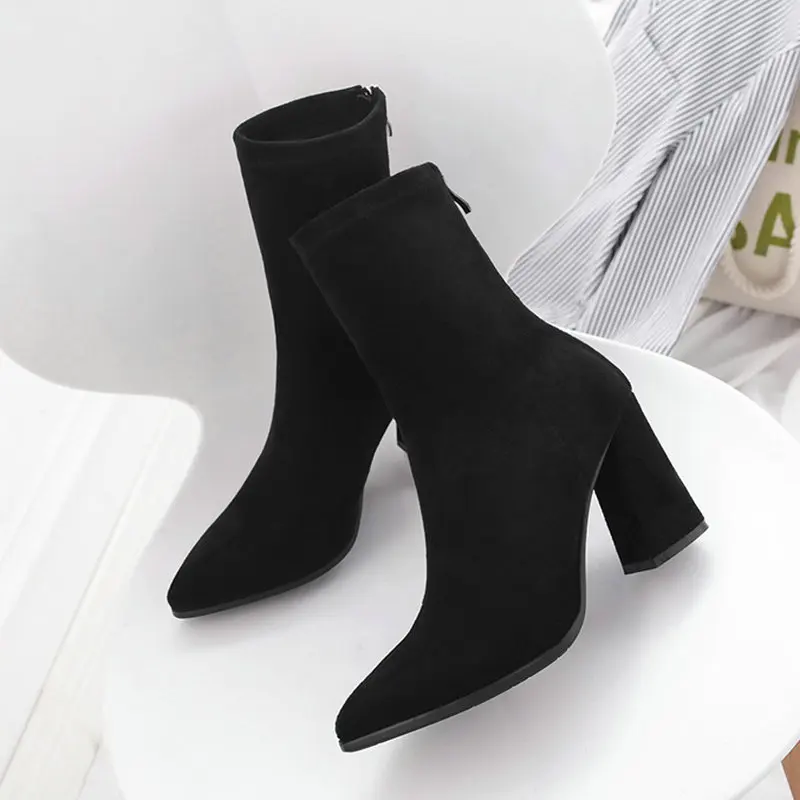 Женские ботинки на молнии зимние Удобные однотонные до середины икры с острым