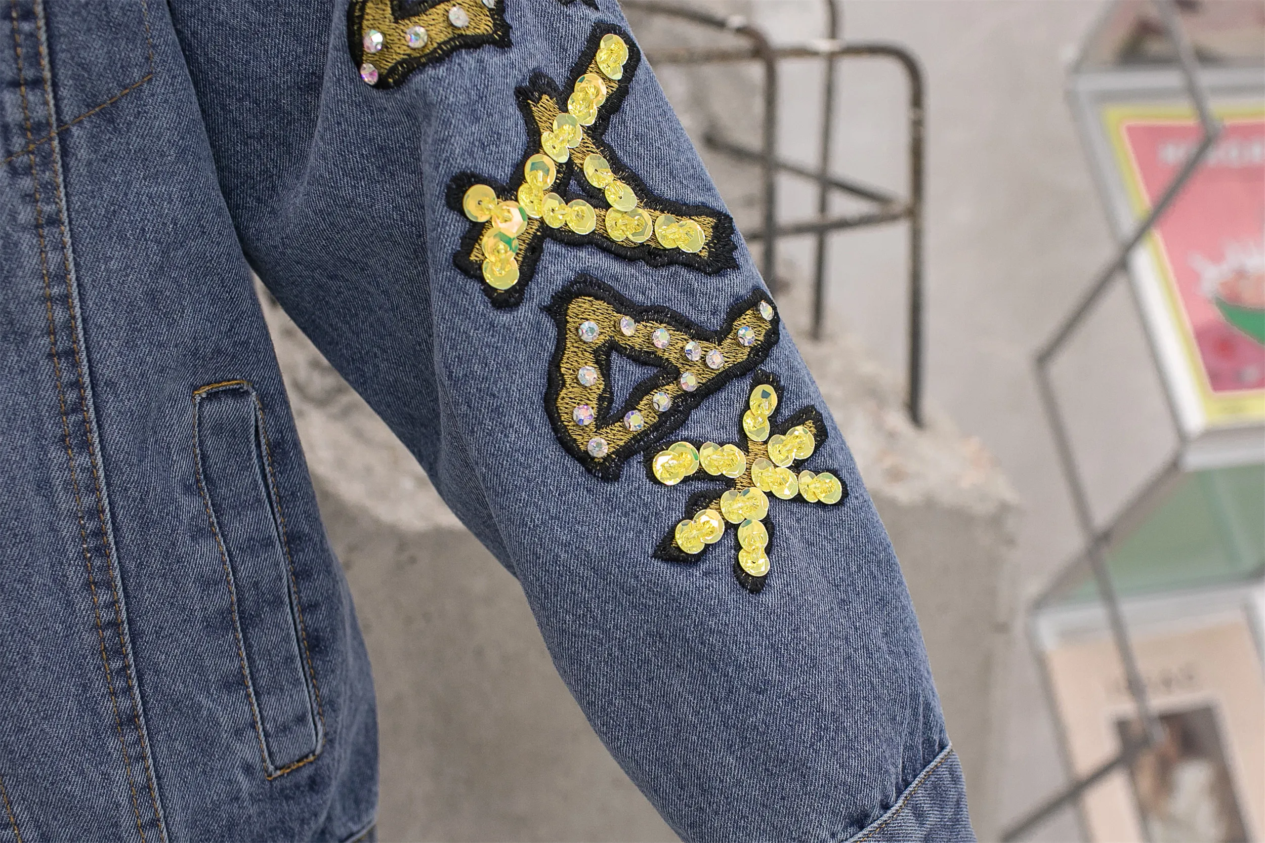 

Vefadisa Blue Sequins Smile Face Denim Coat Women 2021 Spring Autumn Diamonds Letter Print Denim Jacket Plus Size Casual QYF5198