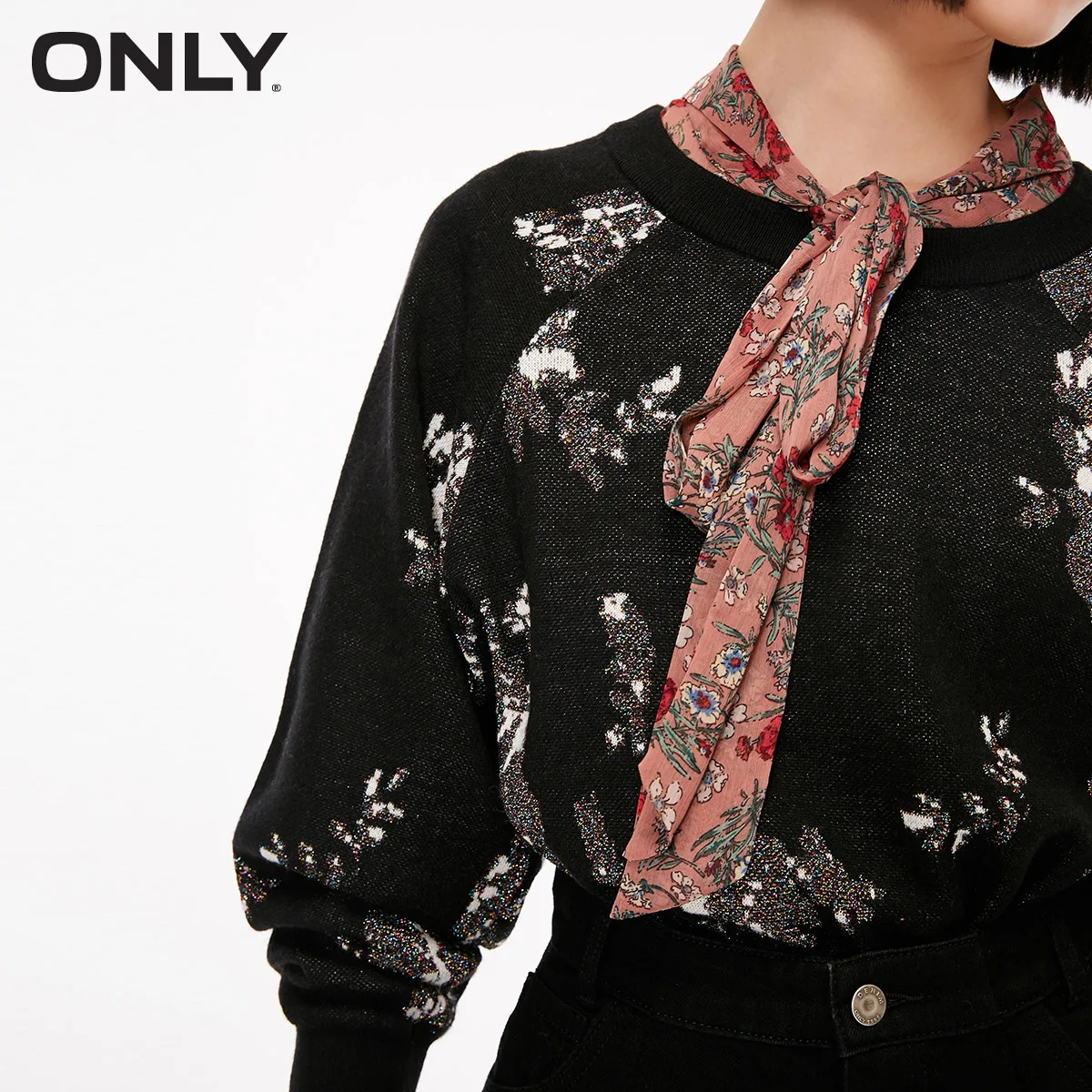 Только осенне-зимний Шелковый свитер с круглым вырезом и принтом | 118324525 Женская