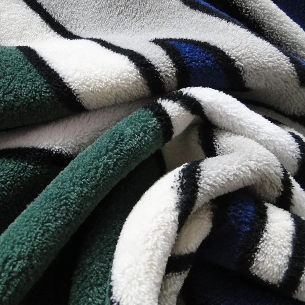 

125cm*155cm Attack on Titan Blanket Cosplay Shingeki No Kyojin Survey Corps Cloak Cape Coral Fleece Air-Condition Blanket