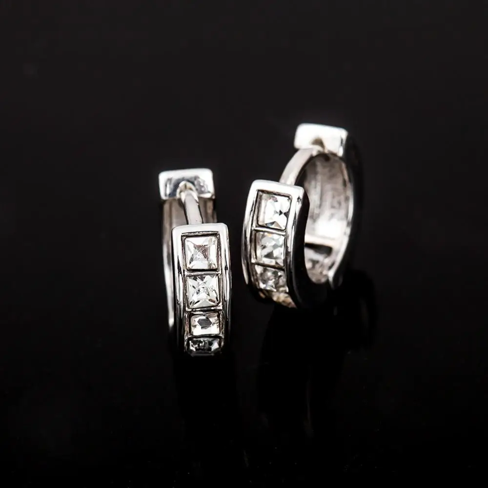 Винтажные женские круглые серьги с фианитом белым камнем и кристаллами