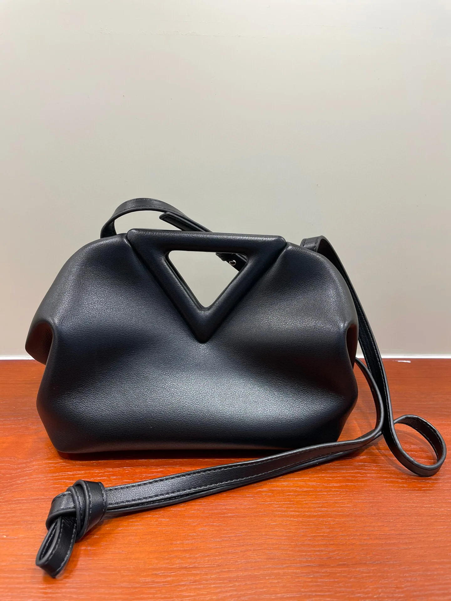 

Genuine Leather Triangle Handbag Fashion Luxury Designer Hobos Sac A Main Femme Sac A Main Schoudertas Women Shoulder Bag