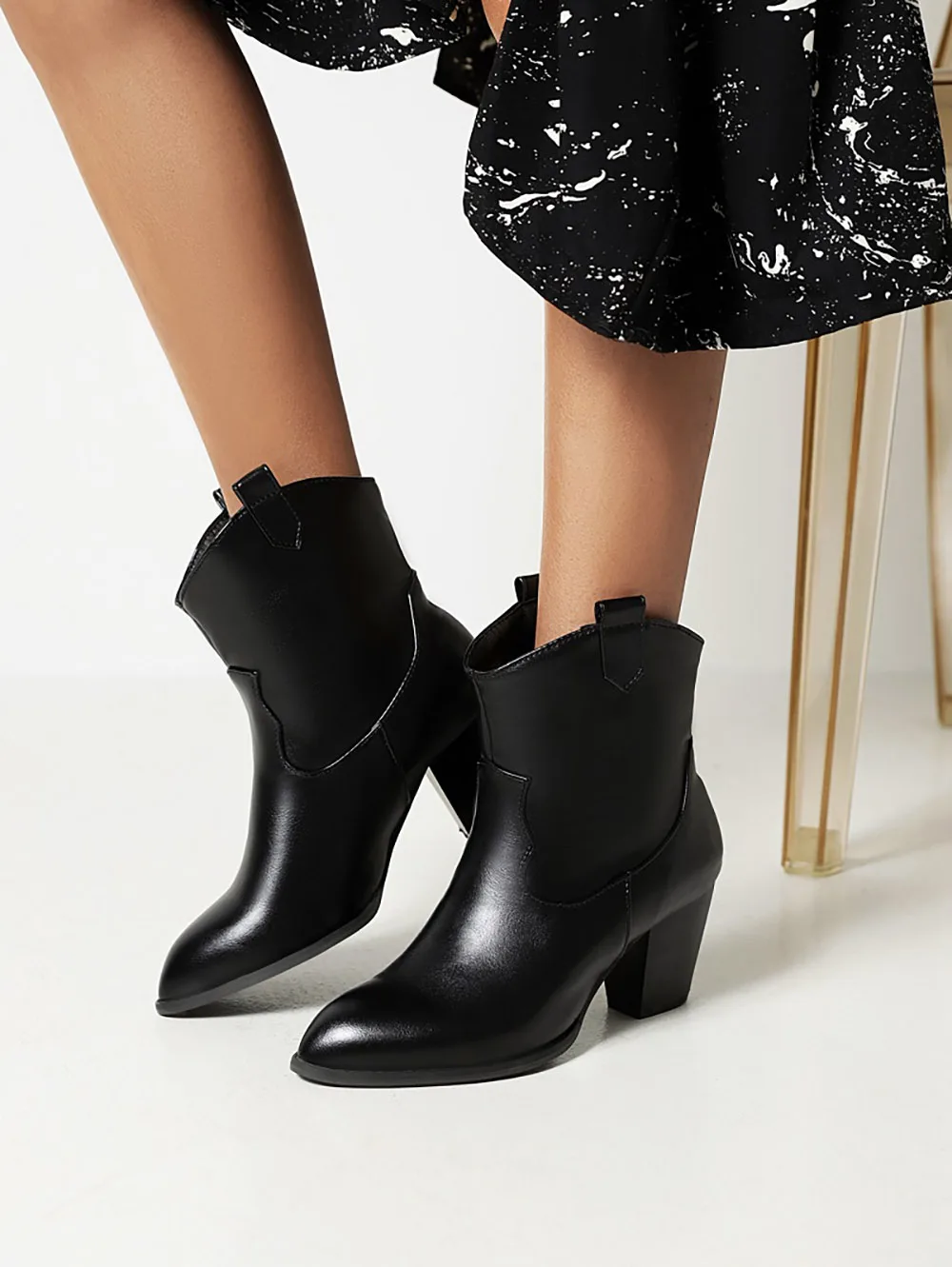 

Retro Pointed-Toe Thick-Heeled Knight Boots With Printed Napa Pattern Oversized Plush Lining Slip-On Women's Ankle Boots