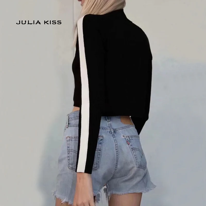 Женский трикотажный джемпер на молнии с полосками по бокам | Женская одежда