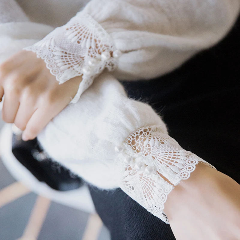 Женский мохеровый свитер на пуговицах с V образным вырезом| |