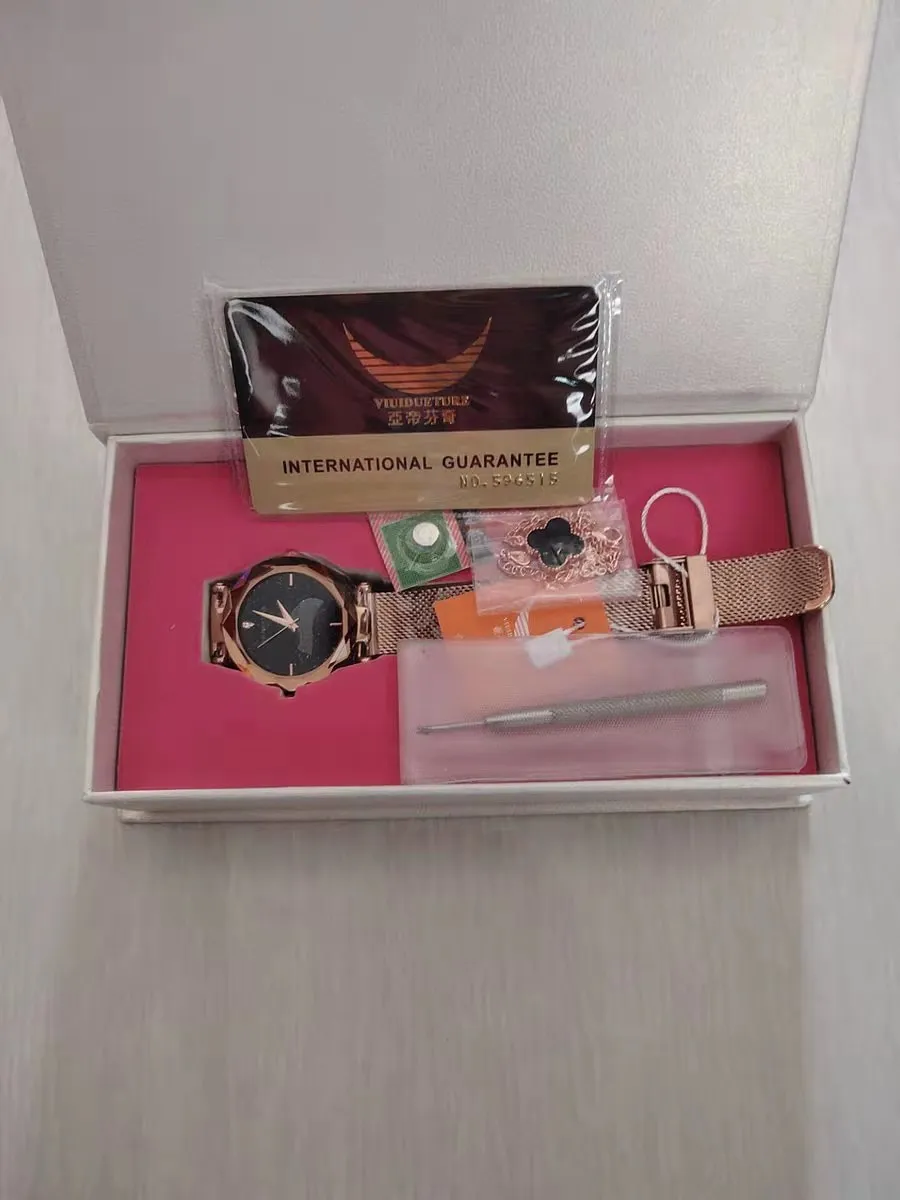 

Magnet watch women's starry Korean-style simple fashion Stylish lazy Net red trill celebrity inspired New style mesh belt WOMEN'