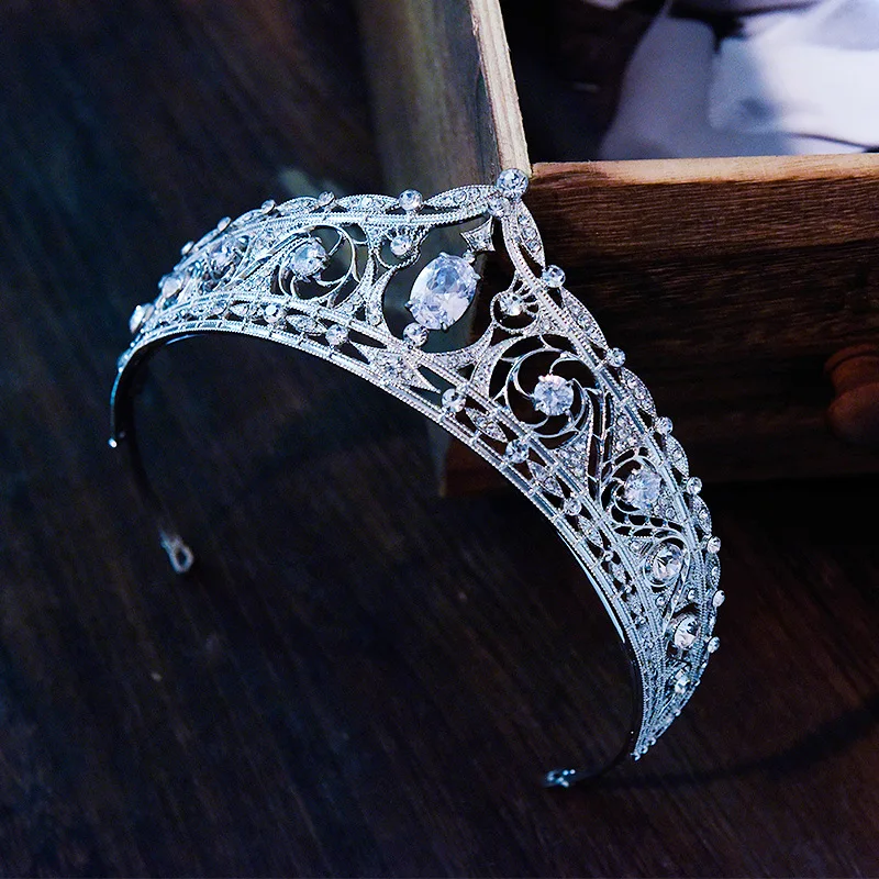 

Тиары и короны из циркона и сплава с кристаллами