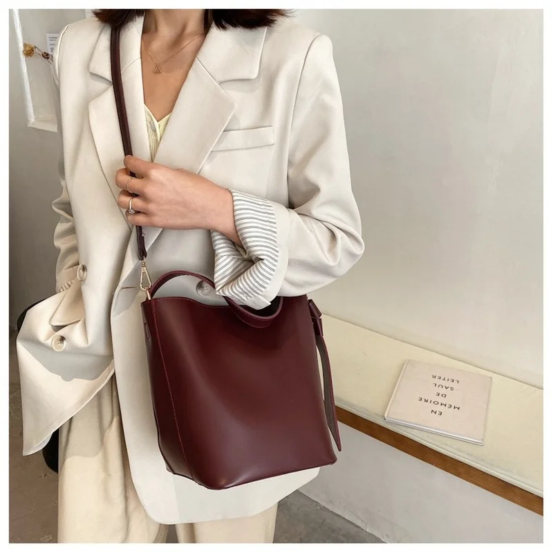 

2021 New Large-capacity Ladies Bucket Bag Retro One-shoulder Diagonal Bag Fashionable Ladies Handbag