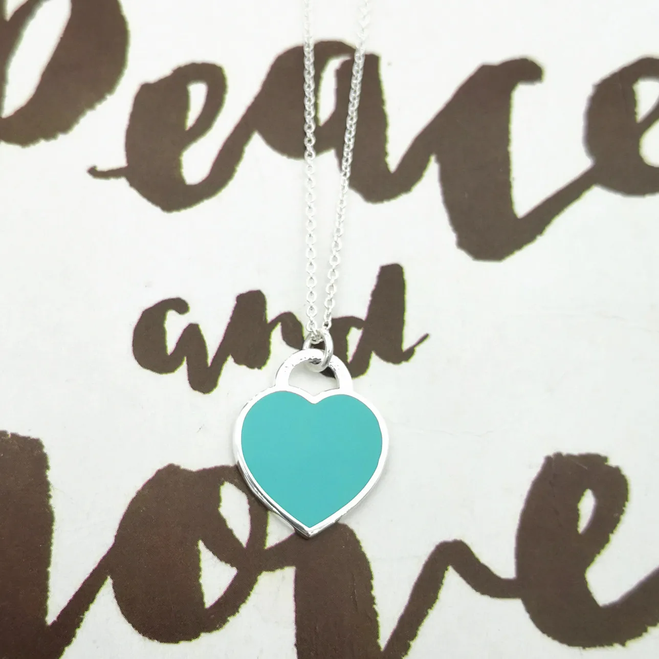 

Женское классическое ожерелье из серебра 925 пробы с синей эмалью в форме сердца