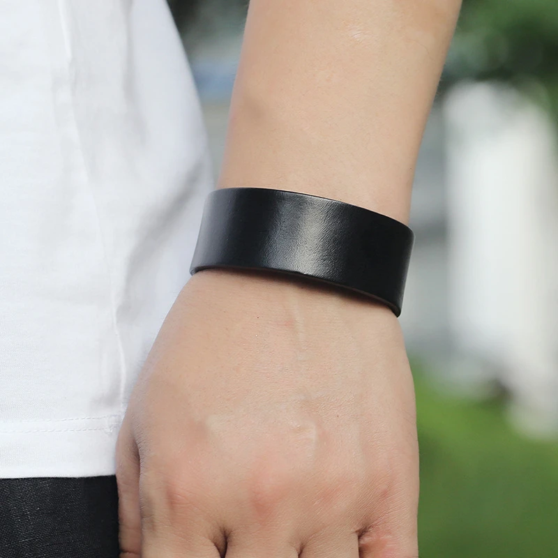 Браслет женский мужской черный из натуральной кожи в готическом стиле |