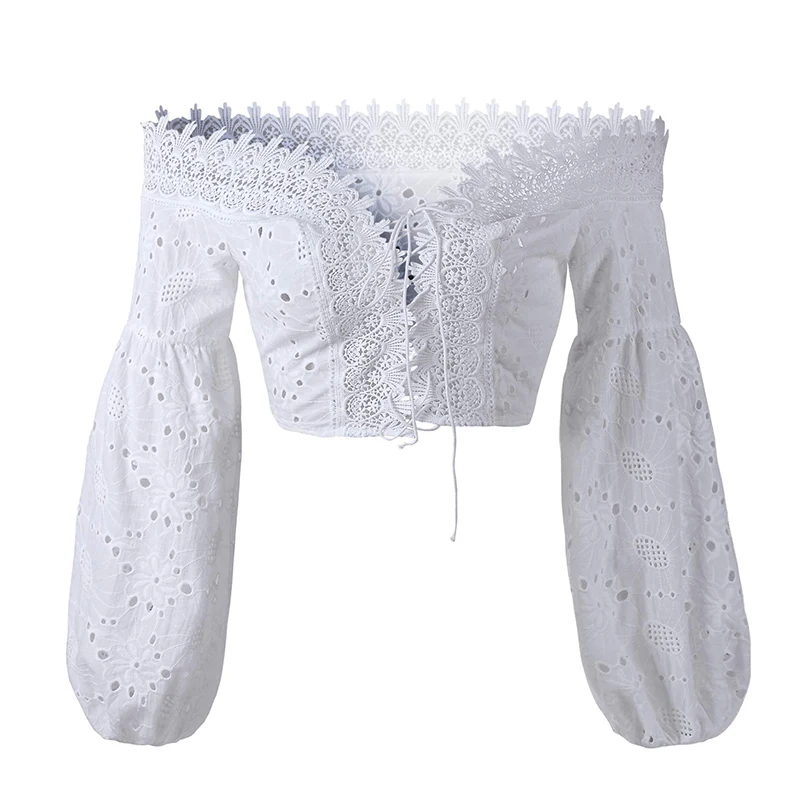 Женская кружевная блузка с открытыми плечами белая ажурная черного цвета