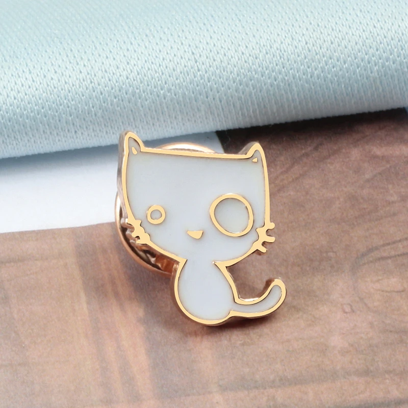 Значок с эмалью для мужчин и женщин черно белая металлическая брошь в виде кота