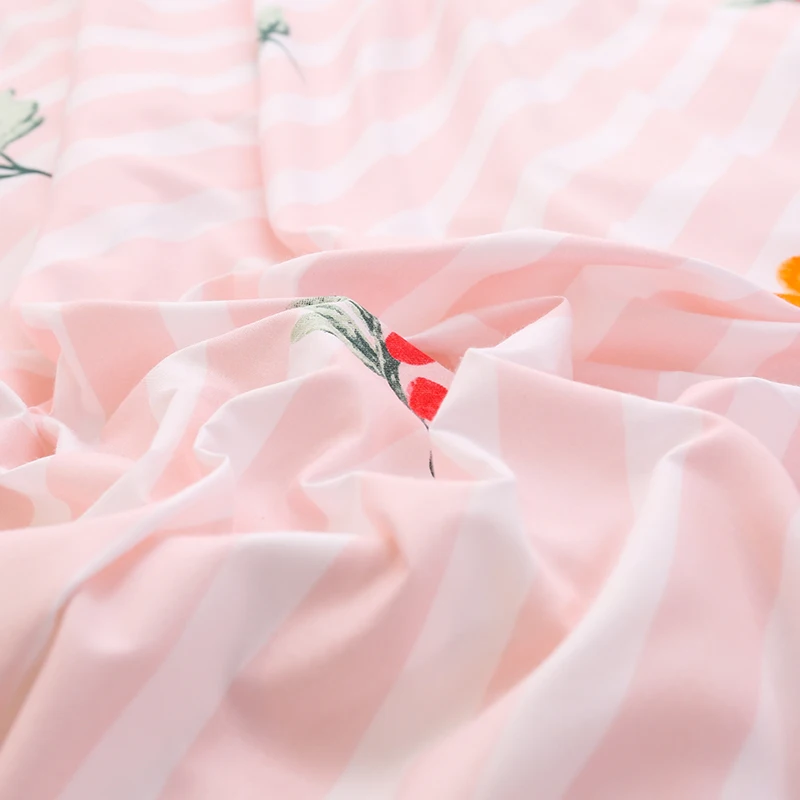 Комплект постельного белья в розовую полоску с цветочным рисунком домашний