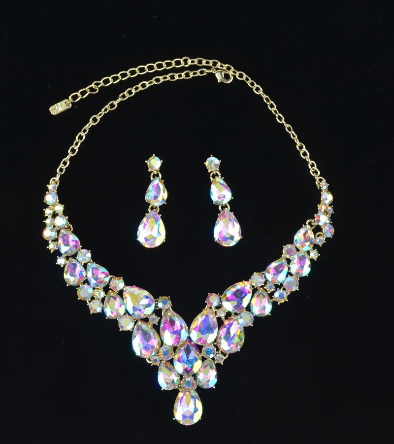 Женский ювелирный комплект из колье и серёг с серебряным кристаллом | Украшения