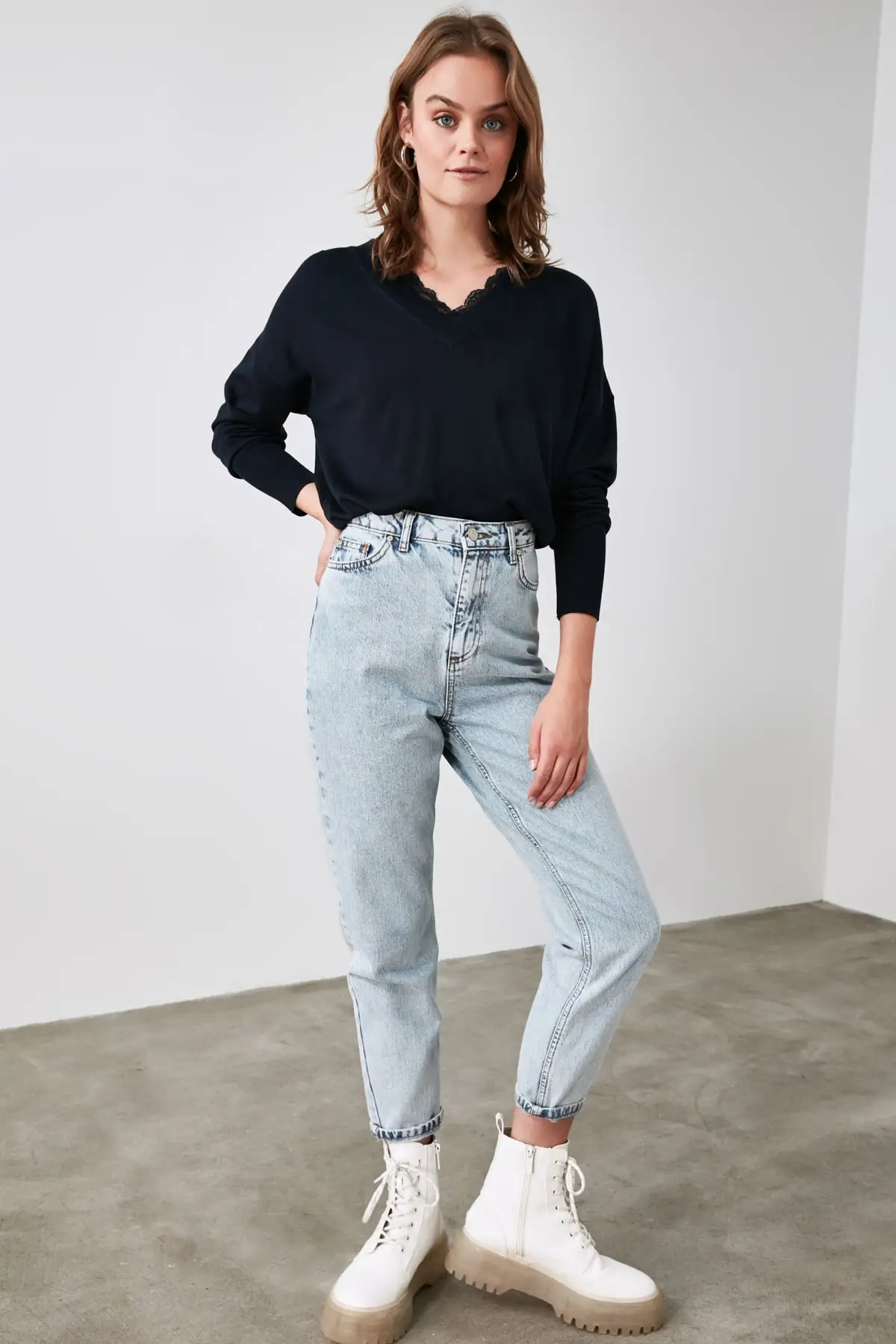 

Trendyol Lace Detail Knitwear Sweater TWOAW21KZ2208