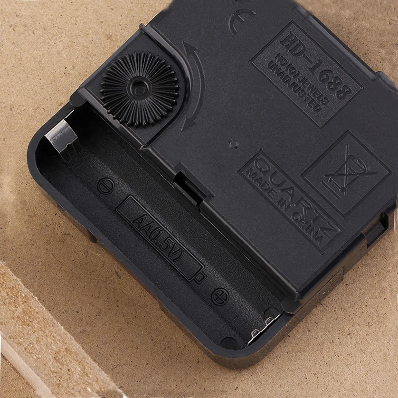 Деревянные круглые часы в европейском ретро стиле цифровые с циферблатом