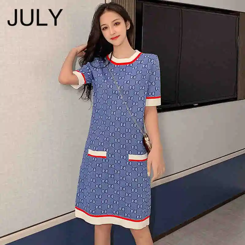 Женское трикотажное платье без рукавов прямое жаккардовое с вышивкой в