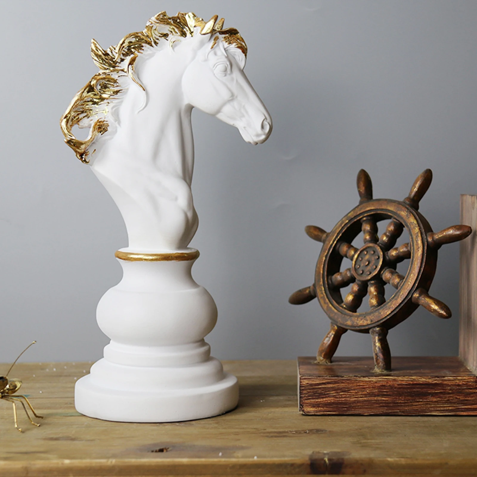 Смолы уникального статуя с изображением шахматной партии настольная полка