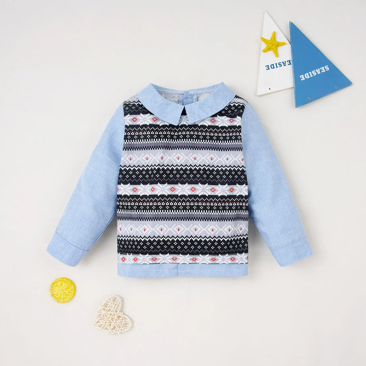 

In 2020, the new boy's T-shirt with blue stitching stripes and long sleeves is fashionable and comfortable.