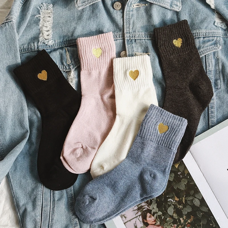 

Женская одежда в Корейском стиле; Обувь в японском стиле Харадзюку носки-трубы средней высоты милые кепки, кепки в стиле любовь вышивка три ...