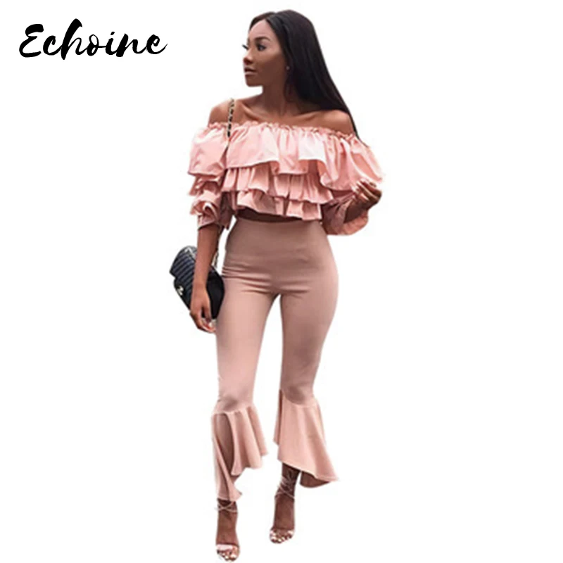 Блузка женская розовая с открытыми плечами и каскадными оборками до щиколотки |