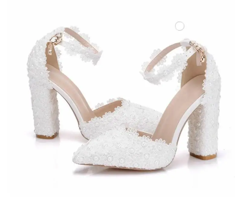 

2018 Fashion New White Lace Pointed Women's Singles Shoes Women's Shallow-mouthed Shoes Comfortable Thick Heels Wedding Shoes