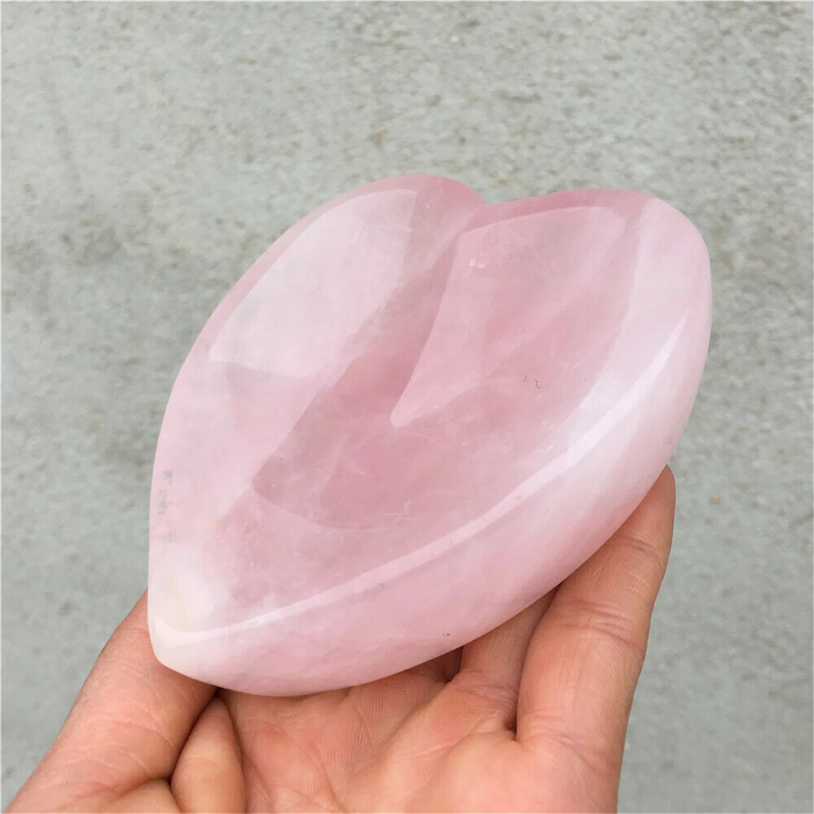 

A+Natural pink quartz ashtray with crystal hand carved heart-shaped healing