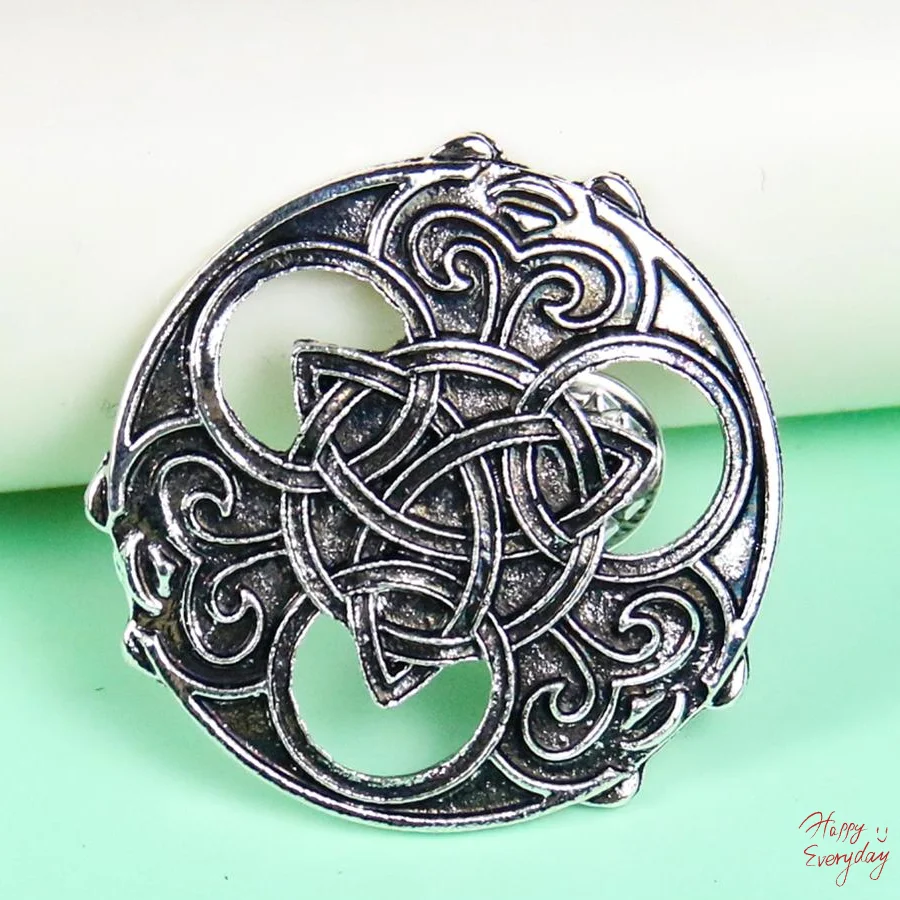 Viking Jewelry Round Hollow Pin Vintage Celtic Triangle Knot Compass Brooch Cloak Collar Pin Button Badge Men Jewelry Gift