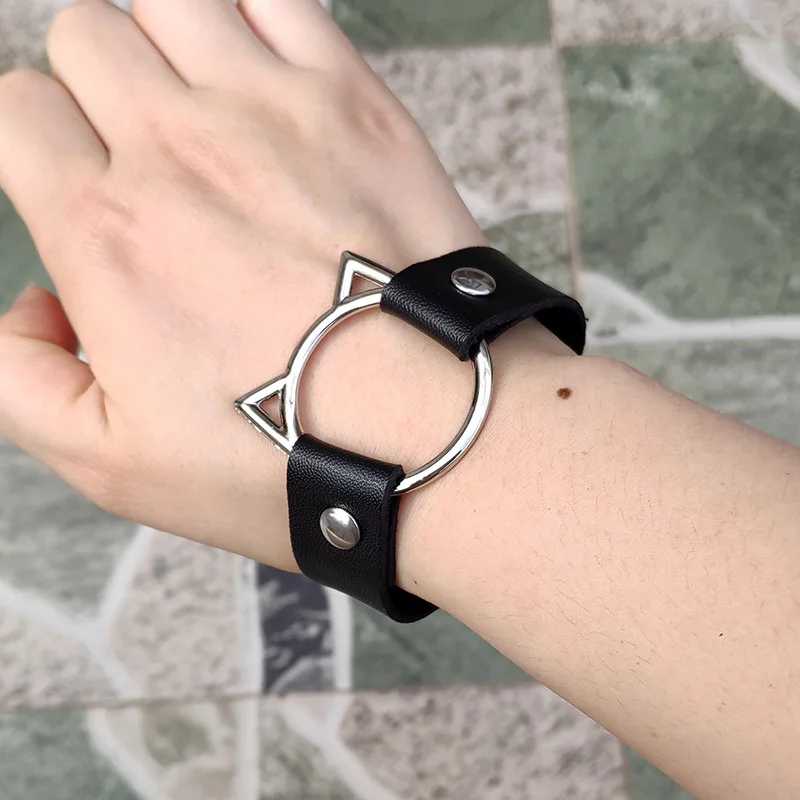 

2021 Hot Punk Harajuku black PU Leather wristband bar Punk Goth Handmade Cat head Bracelet 2 rows can be adjusted Jewelry