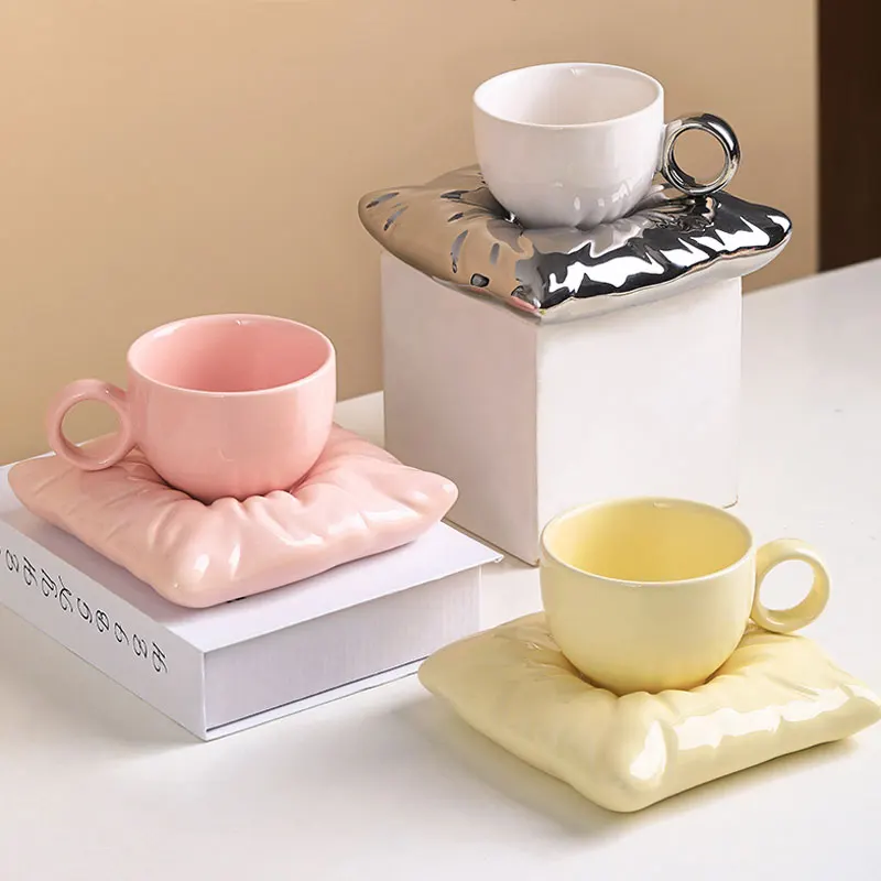 Taza de café con platillo y almohada, juego de tazas de té personalizado, regalo creativo para cumpleaños