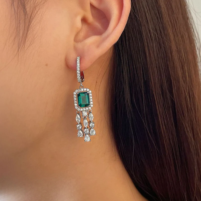 Женские серьги-кисточки из серебра 100% пробы с натуральным изумрудом 6 х8 мм -