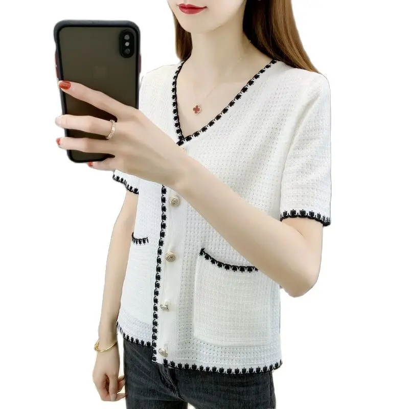 Кардиган с V-образным вырезом карманами и пуговицами |