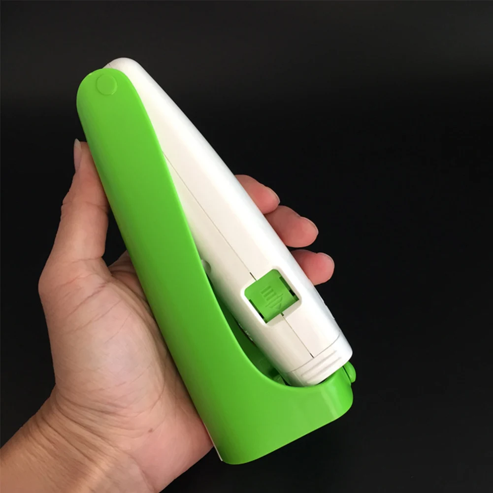 

ABS and Stainless Steel Garlic Press Manual Garlic Mincer Chopping Garlic Tools Curve Fruit Vegetable Tools Kitchen Gadgets