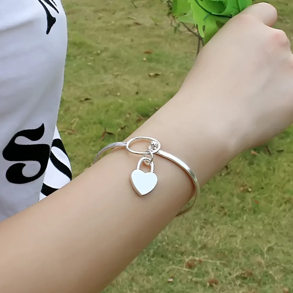 Женский браслет из серебра 2017 пробы с подвеской в форме сердца | Украшения и
