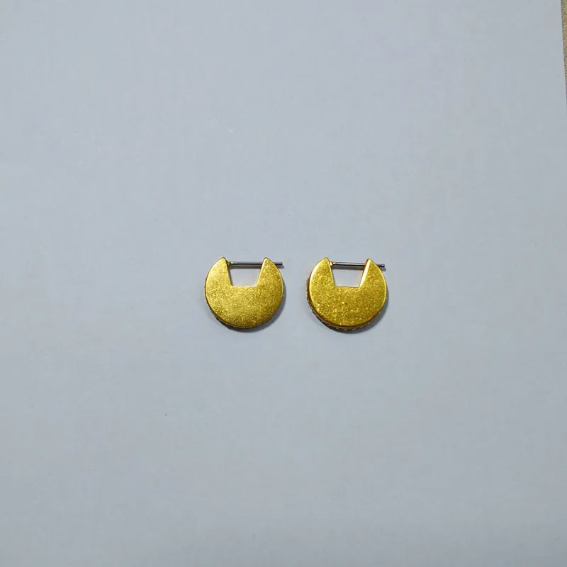 

Europe and the United States simple high-end round bumps small encrusted temperament gold fashion earrings earrings