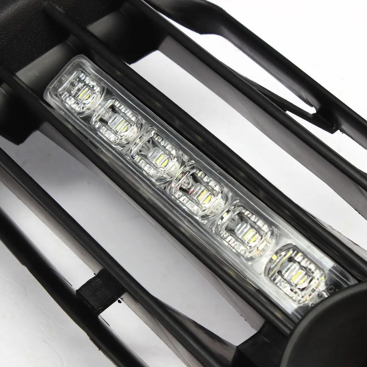 

2PCS Car LED Front Bumper Projector Fog Lights DRL Lamps with Grilles For VW Passat 2001-2005 Car Light Assembly