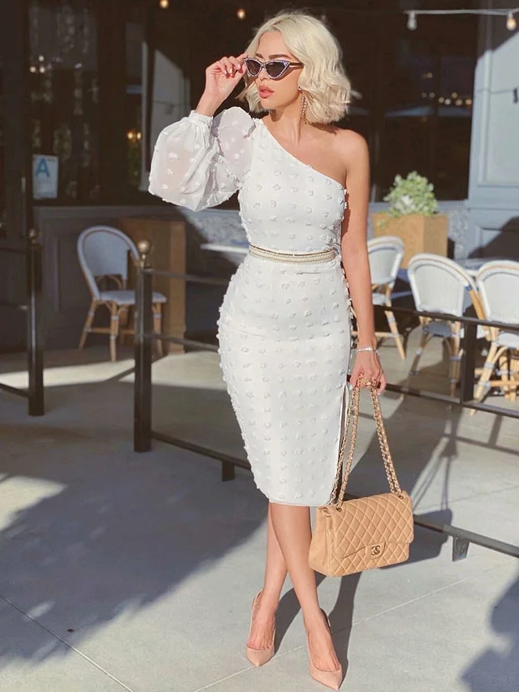 Женское пушистое платье на одно плечо элегантное мини с длинными рукавами и