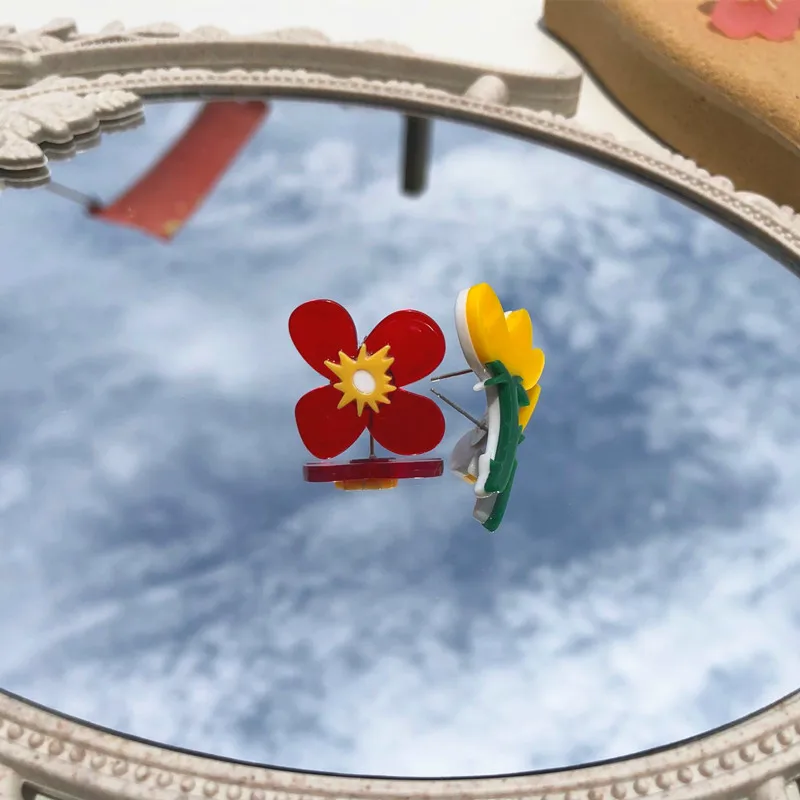 

Korea Fashion Transparent Acrylic Asymmetric Tulip Colorful Flower Big Earrings for Women Party Jewelry Gifts