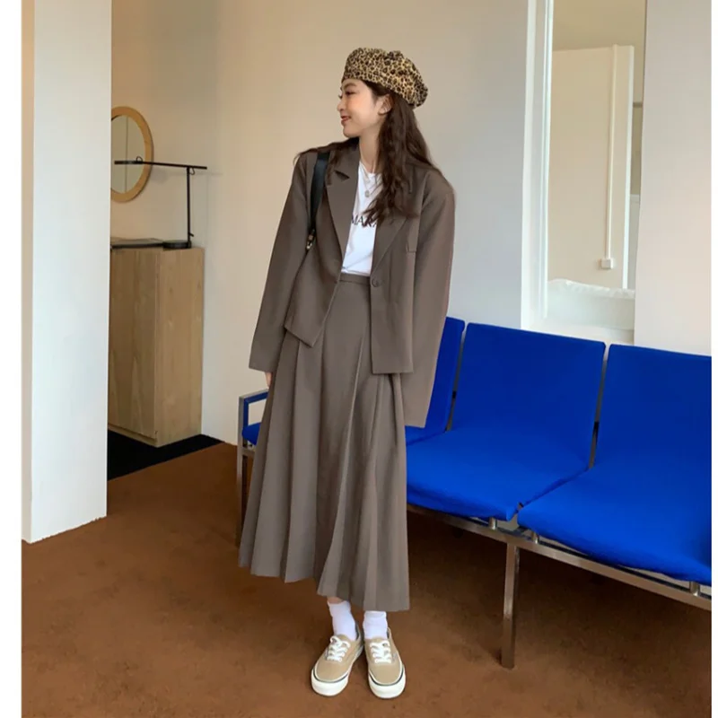 

Новинка осени 2021, модный наряд, женский маленький костюм онлайн-авторитетного стиля, куртка, юбка средней длины, костюм из двух предметов Kio