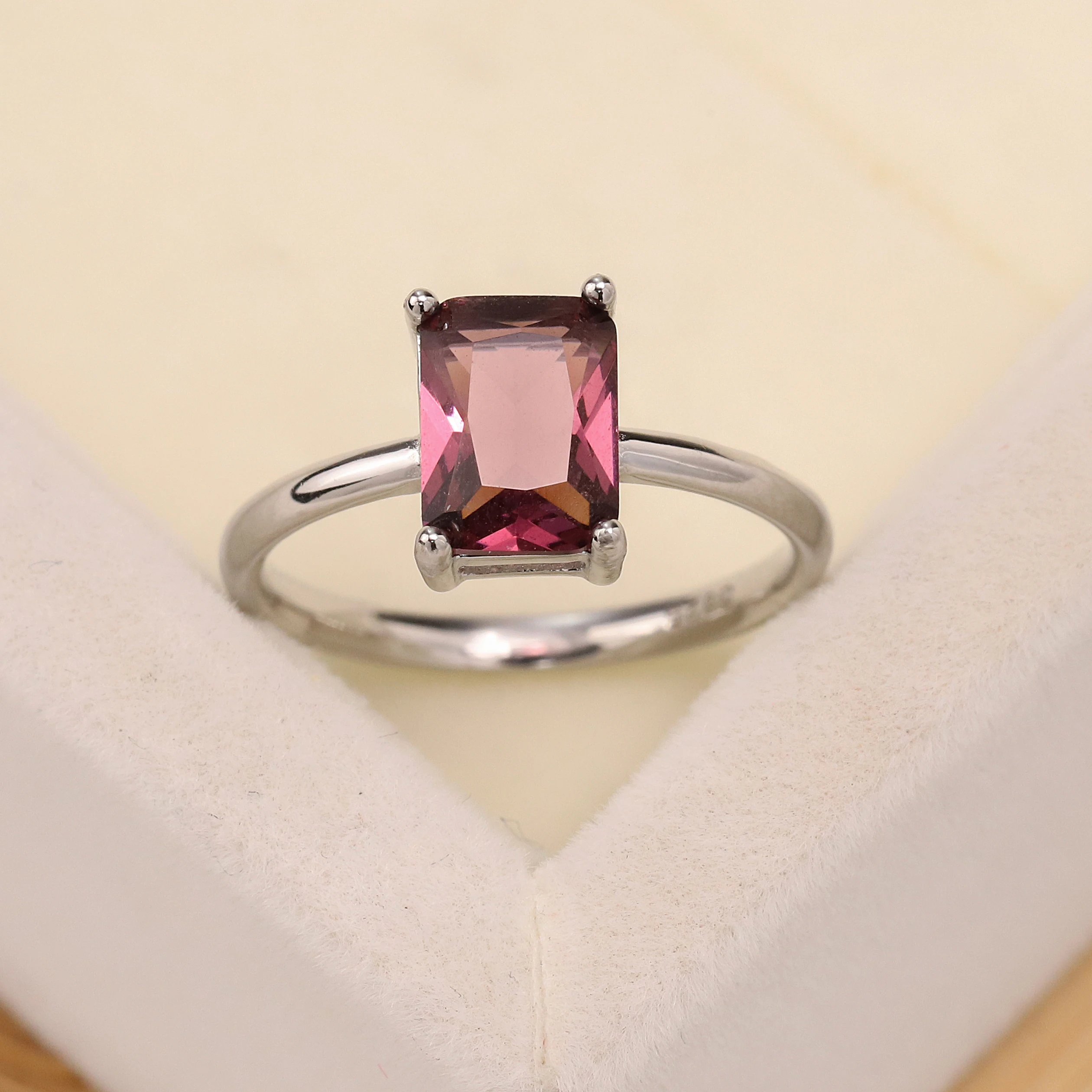 

Korean S925 Silver High Carbon Color Rectangle Diamond Ring Temperament Small Fresh Ring Female Romantic Wedding Ring Gift