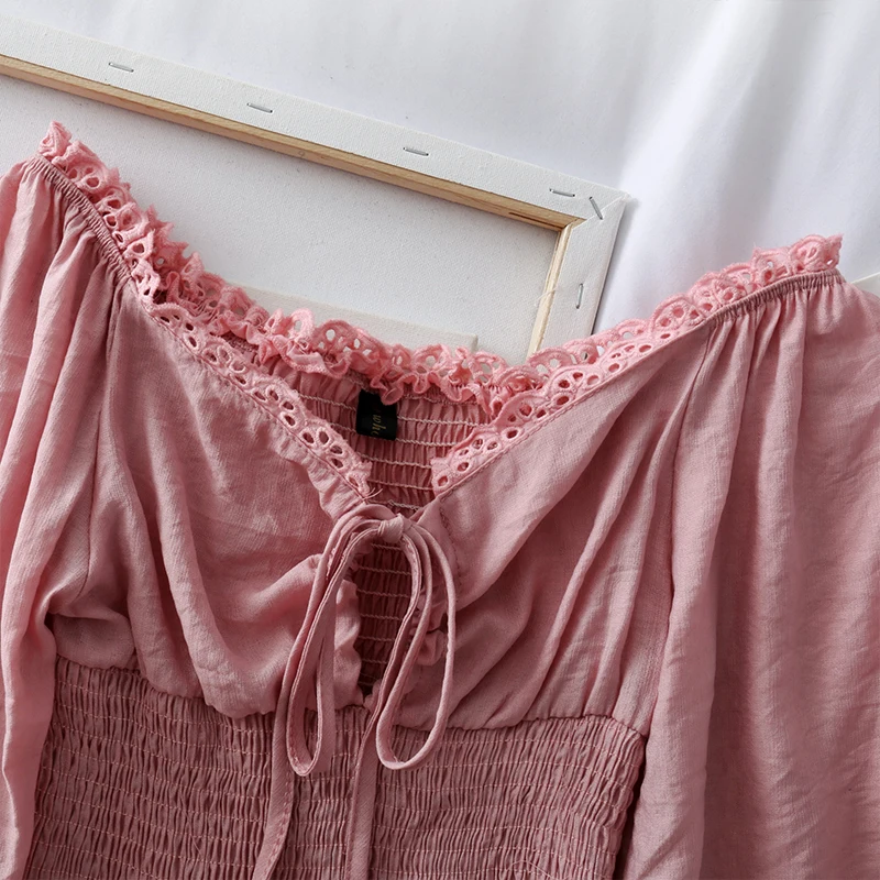 Женская кружевная блузка MUMUZI белая однотонная с открытыми плечами ажурная на