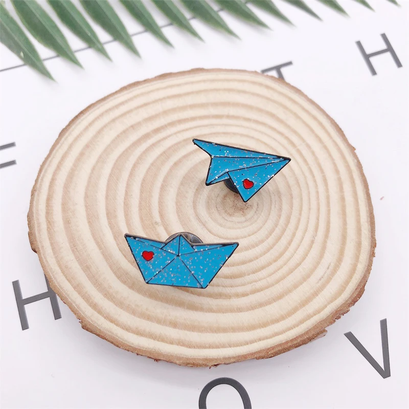 Брошь из металлического сплава с эмалью Милая брошь мультяшным изображением