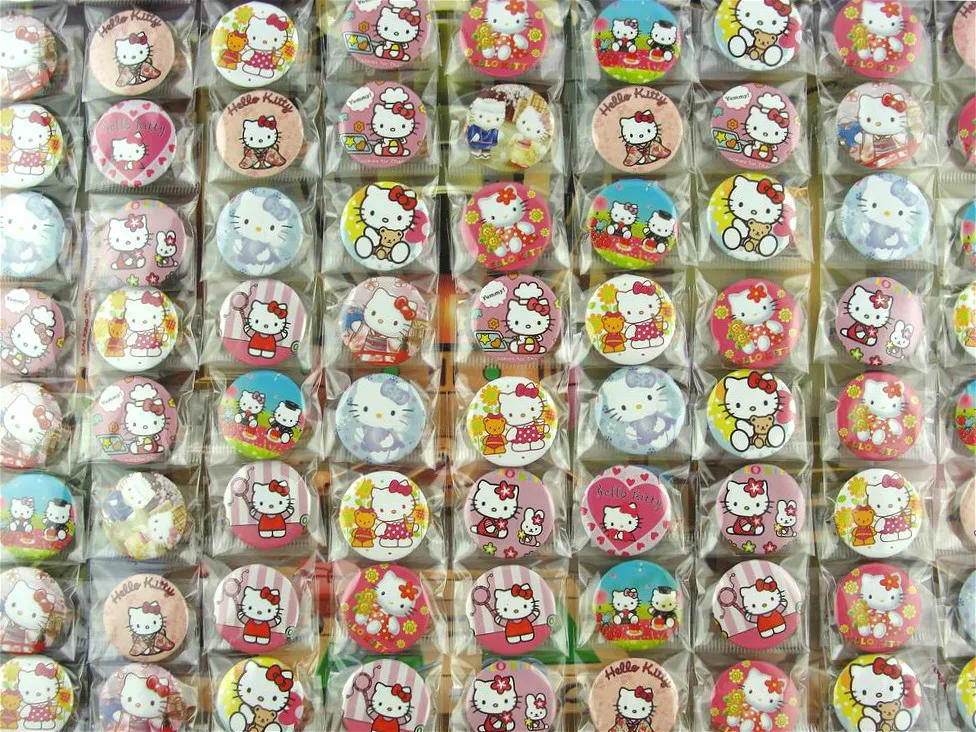 Бесплатная доставка милый значок Hello Kitty 25 мм (108 шт./компл.)| |