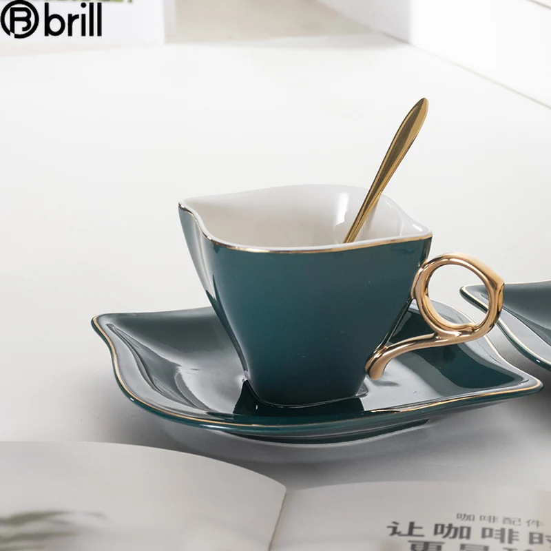 

Золотая Роскошная керамическая чашка, зеленые минималистичные керамические кружки с крышкой-ложкой, чашки для послеобеденного чая, чашки д...