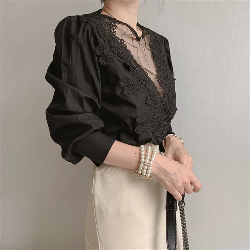 

Rugod 2021 spring new solid color lace splicing crew neck temperament commuter shirt