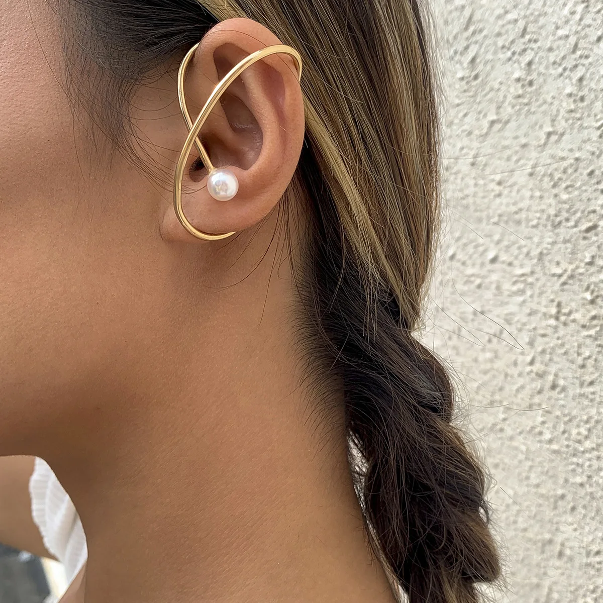 

Trendy Simple Gold Pearl Ear Post Cuff Clip On Earrings Fake Cartilage Earring for Women Girls Clip Earring No Pierced Earring