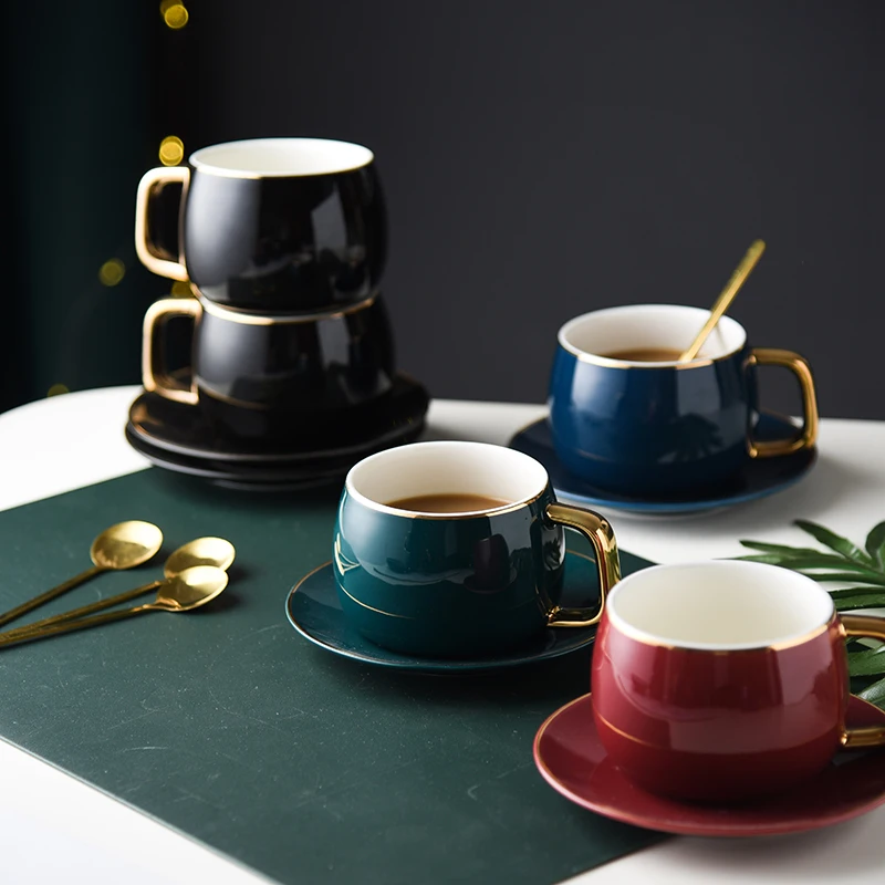 

Фарфоровая кофейная чашка и блюдце в современном дизайне, керамическая простая кружка в европейском стиле, светильник Роскошная Посуда для...